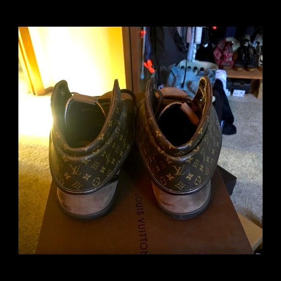 Louis Vuitton sneakers Never gotten a chance to wear - Picture 2 of 4